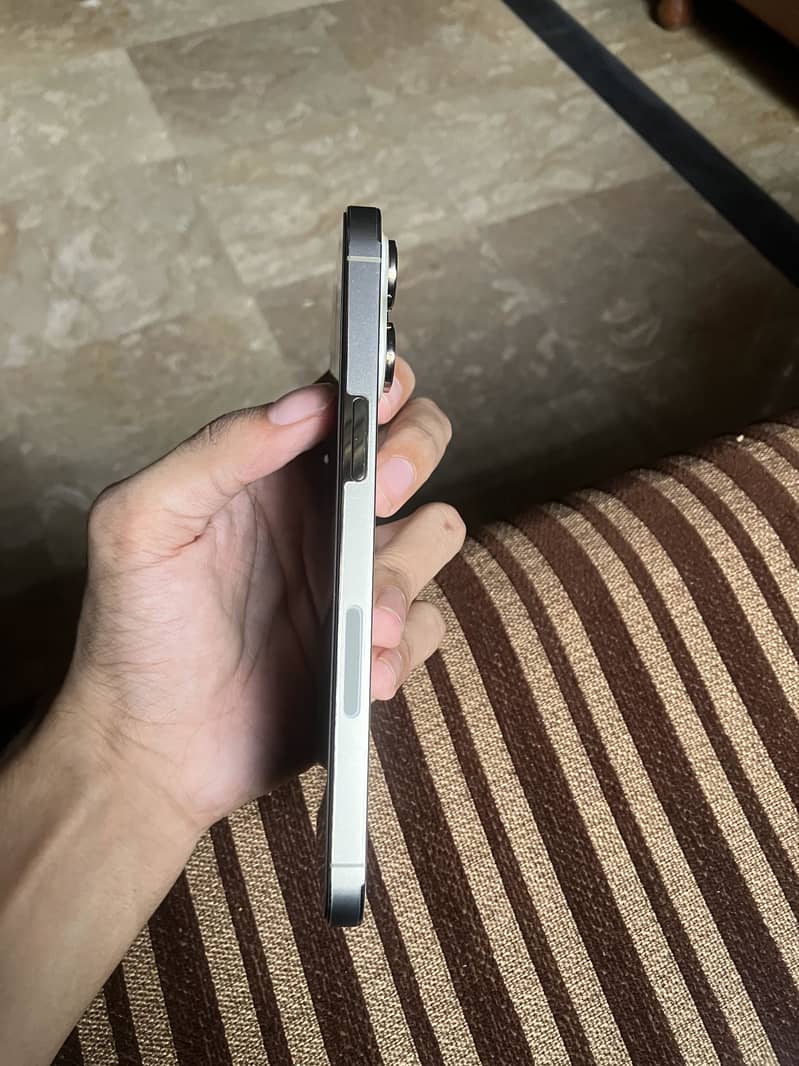 Apple iPhone 14 Pro Max 1