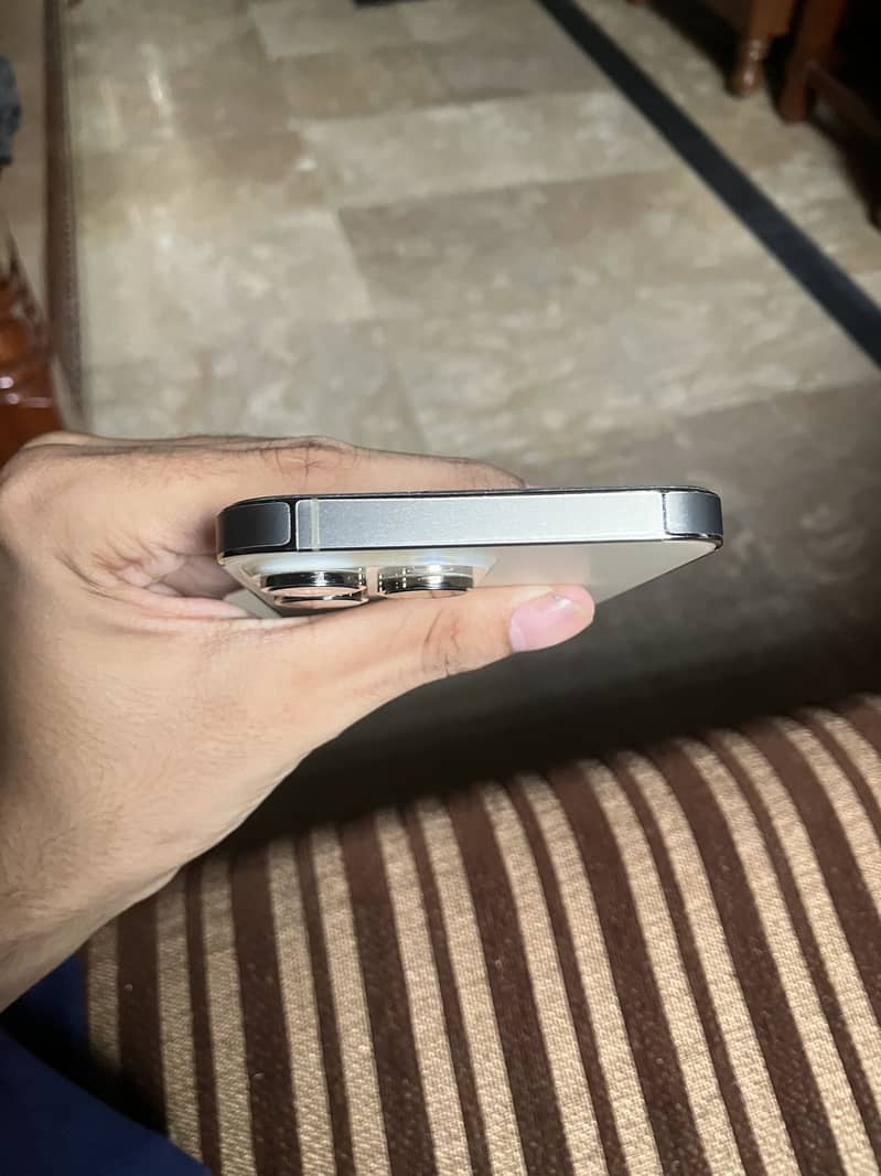 Apple iPhone 14 Pro Max 3