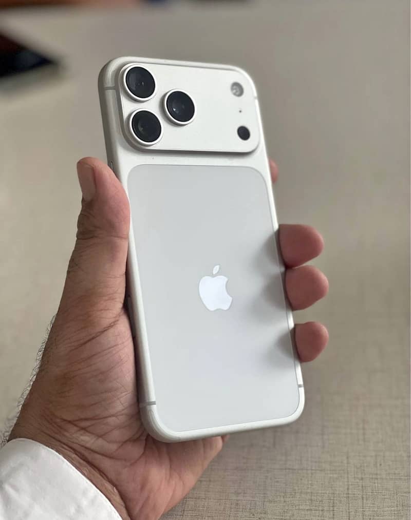 Apple iPhone 17 Pro Max 3