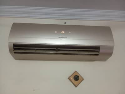 Dawlance 1.5 Ton Split AC for sale in very good condition