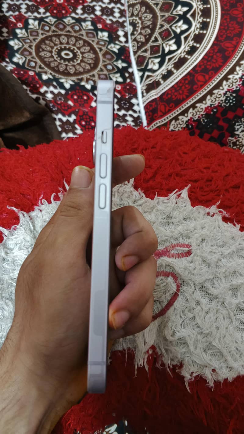 Apple iPhone 14 3