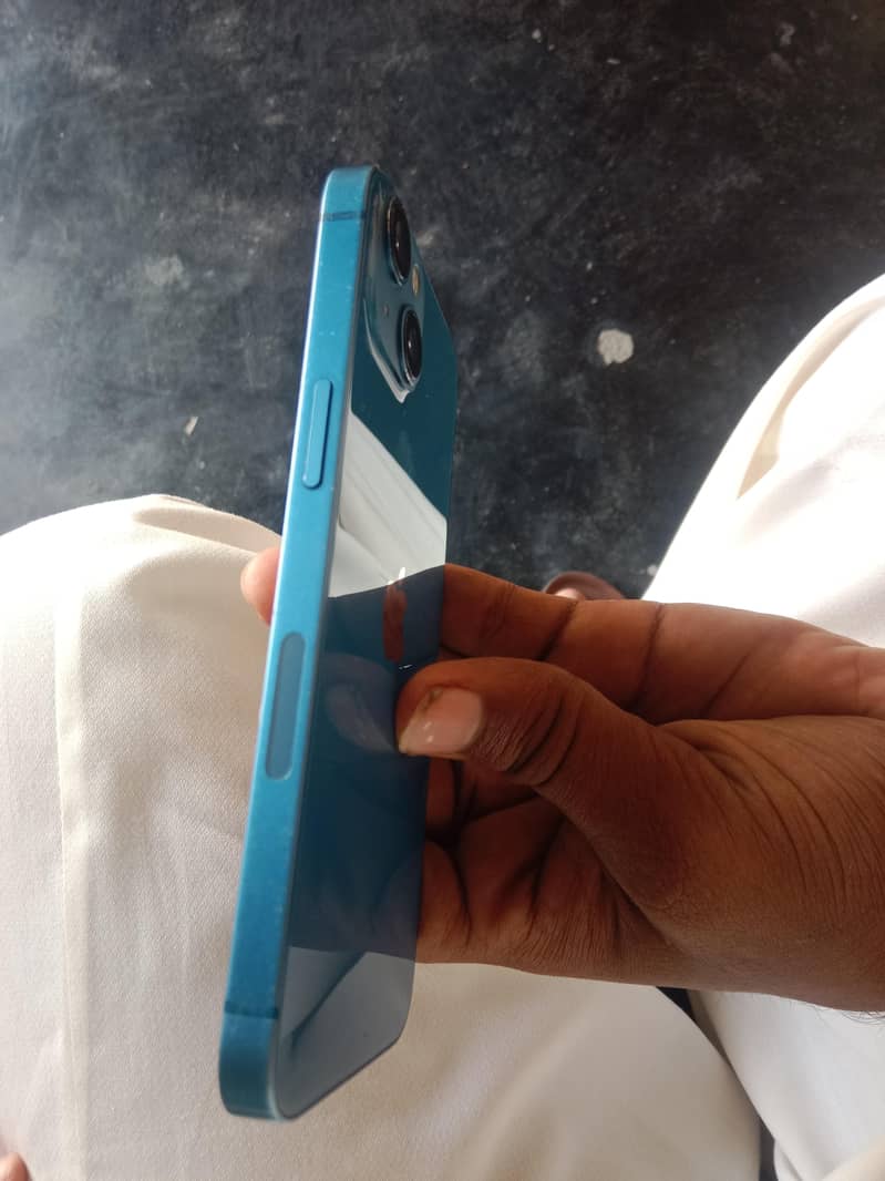 Apple iPhone 13 2