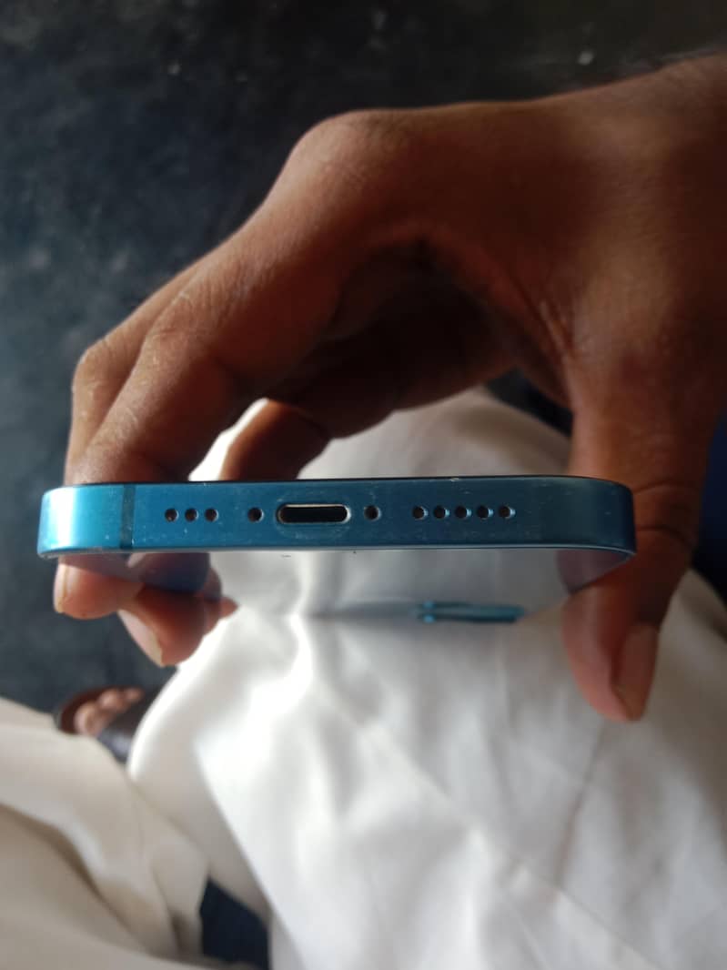 Apple iPhone 13 3