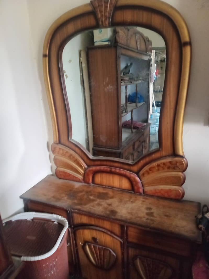 dressing table 0