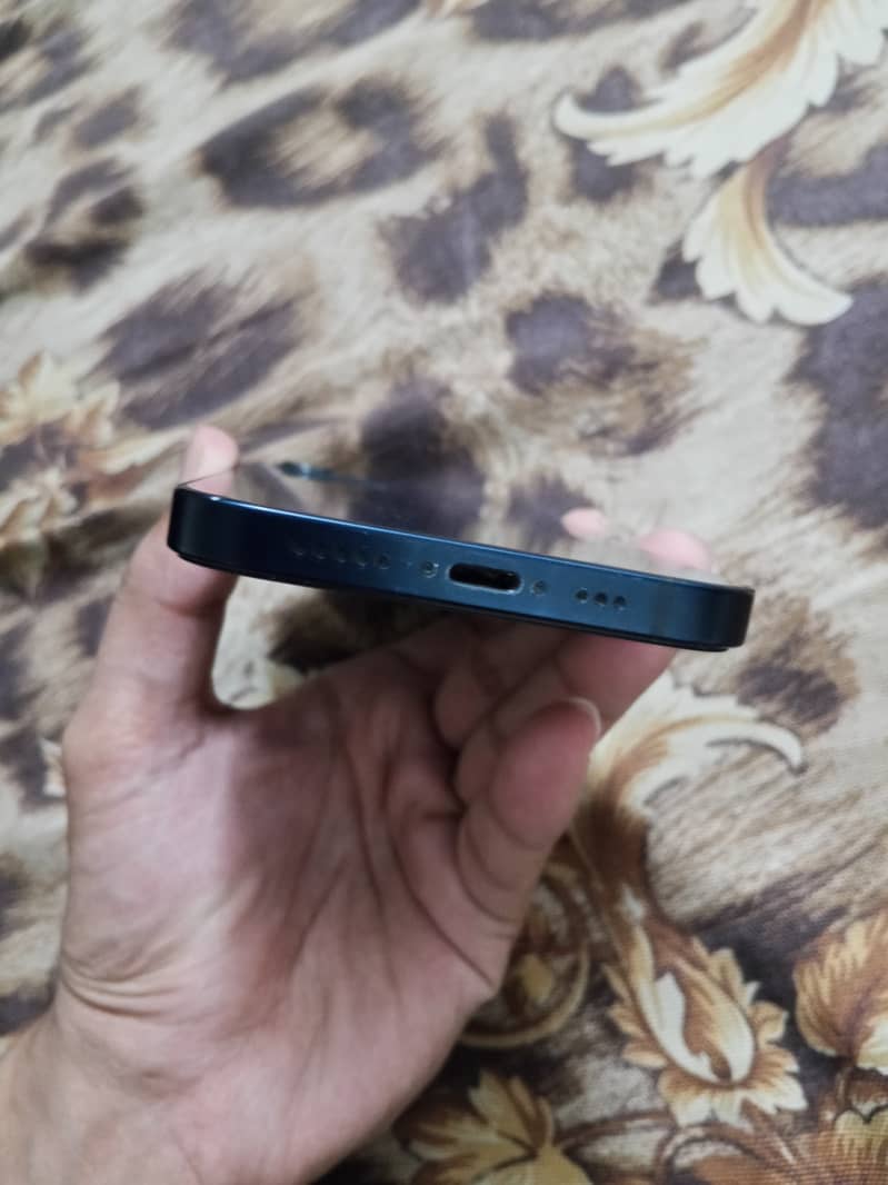 Apple iPhone 12 1