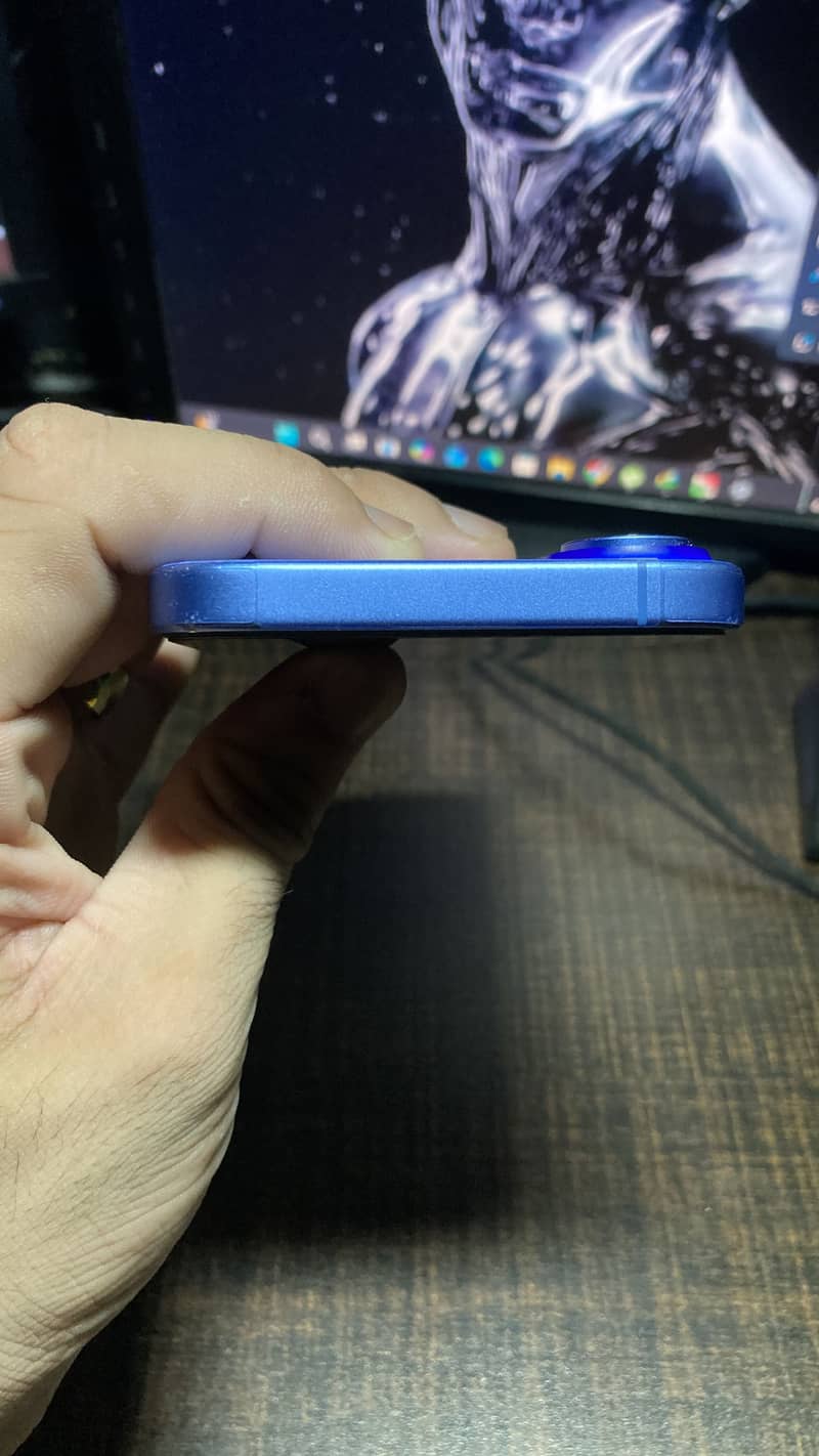 Apple iPhone 16 3