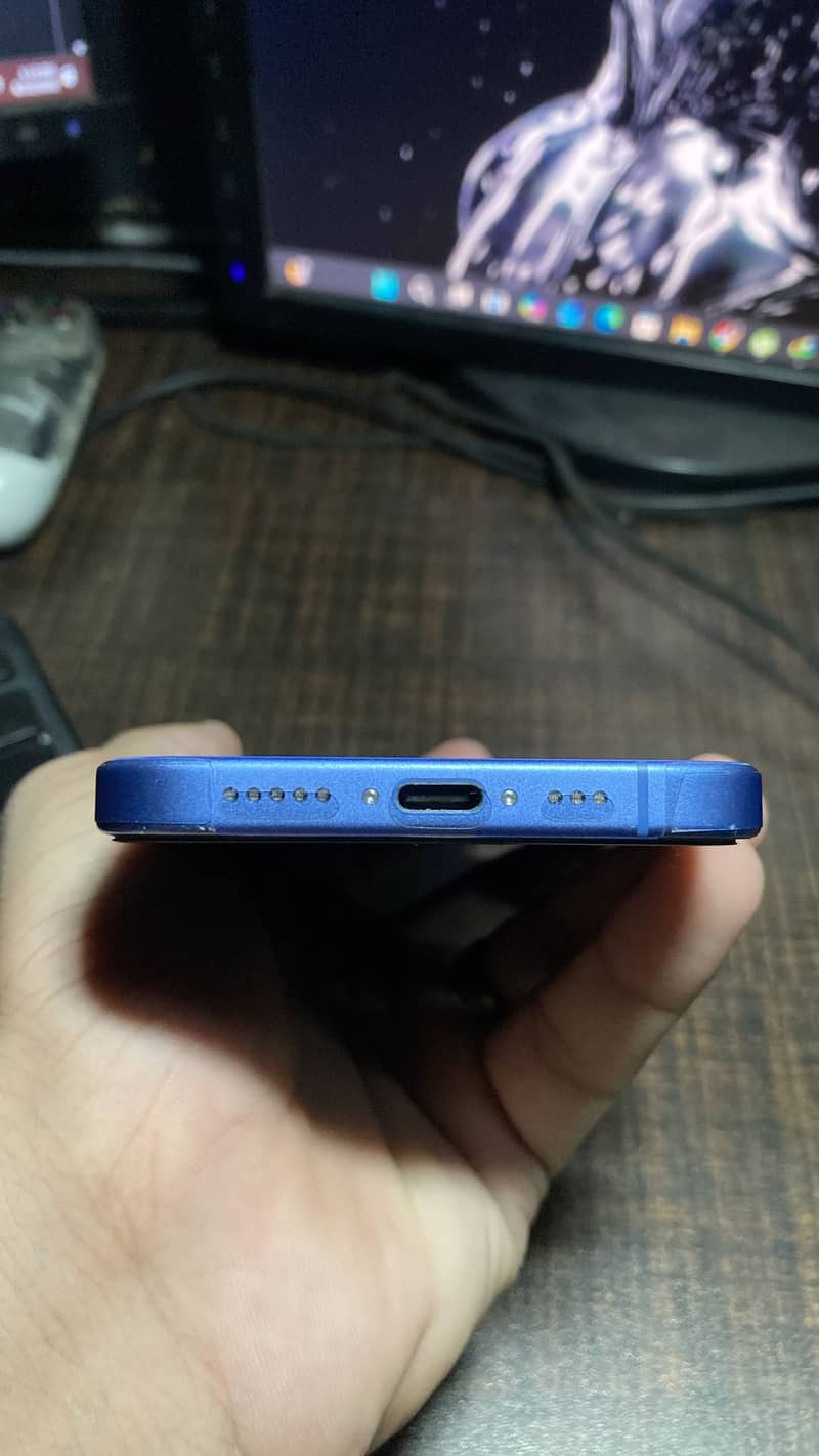 Apple iPhone 16 4
