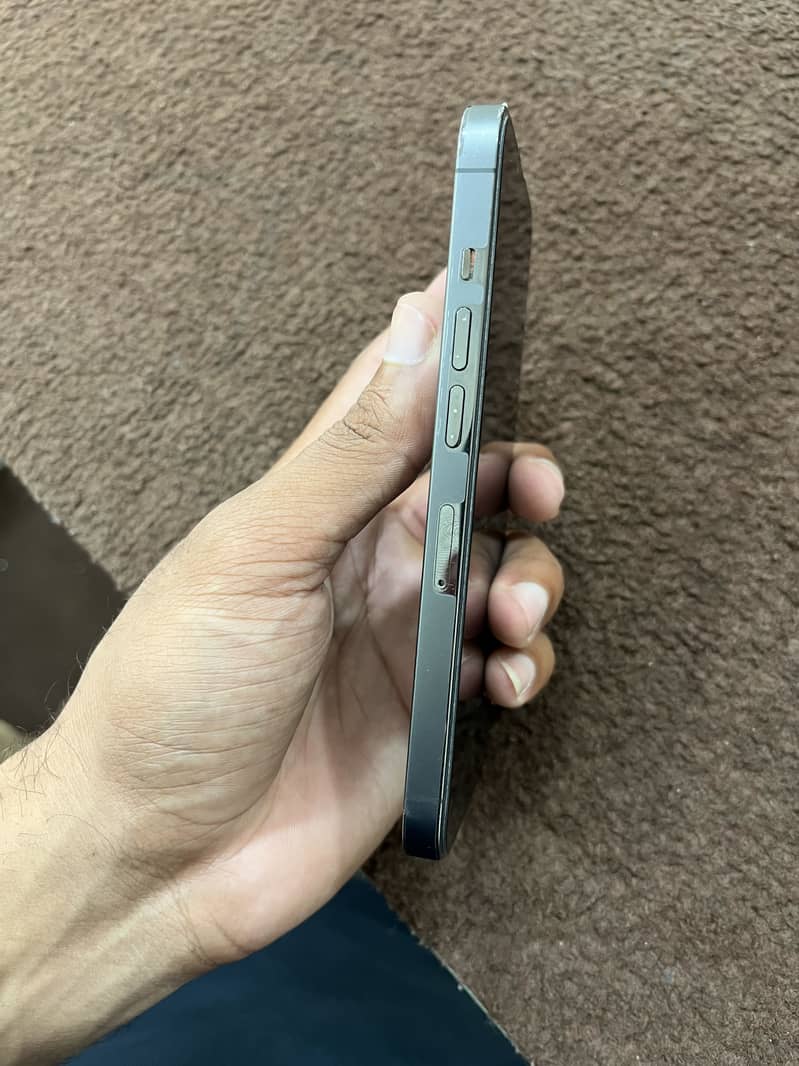 Apple iPhone 13 Pro 8
