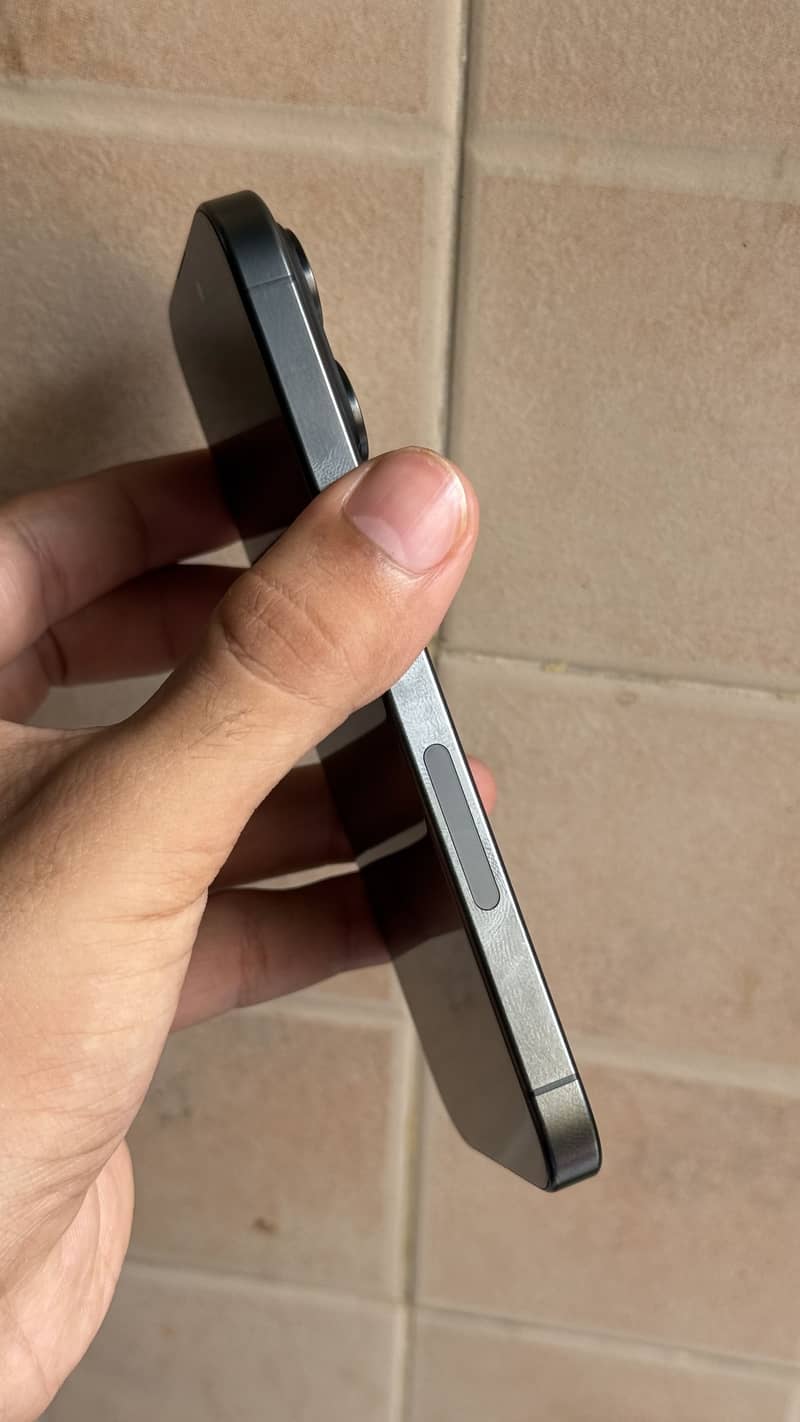Apple iPhone 15 Pro 2