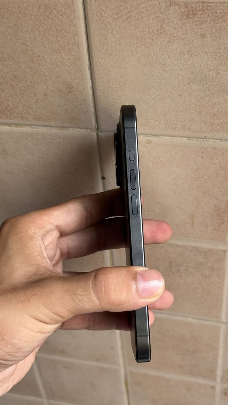 Apple iPhone 15 Pro 3