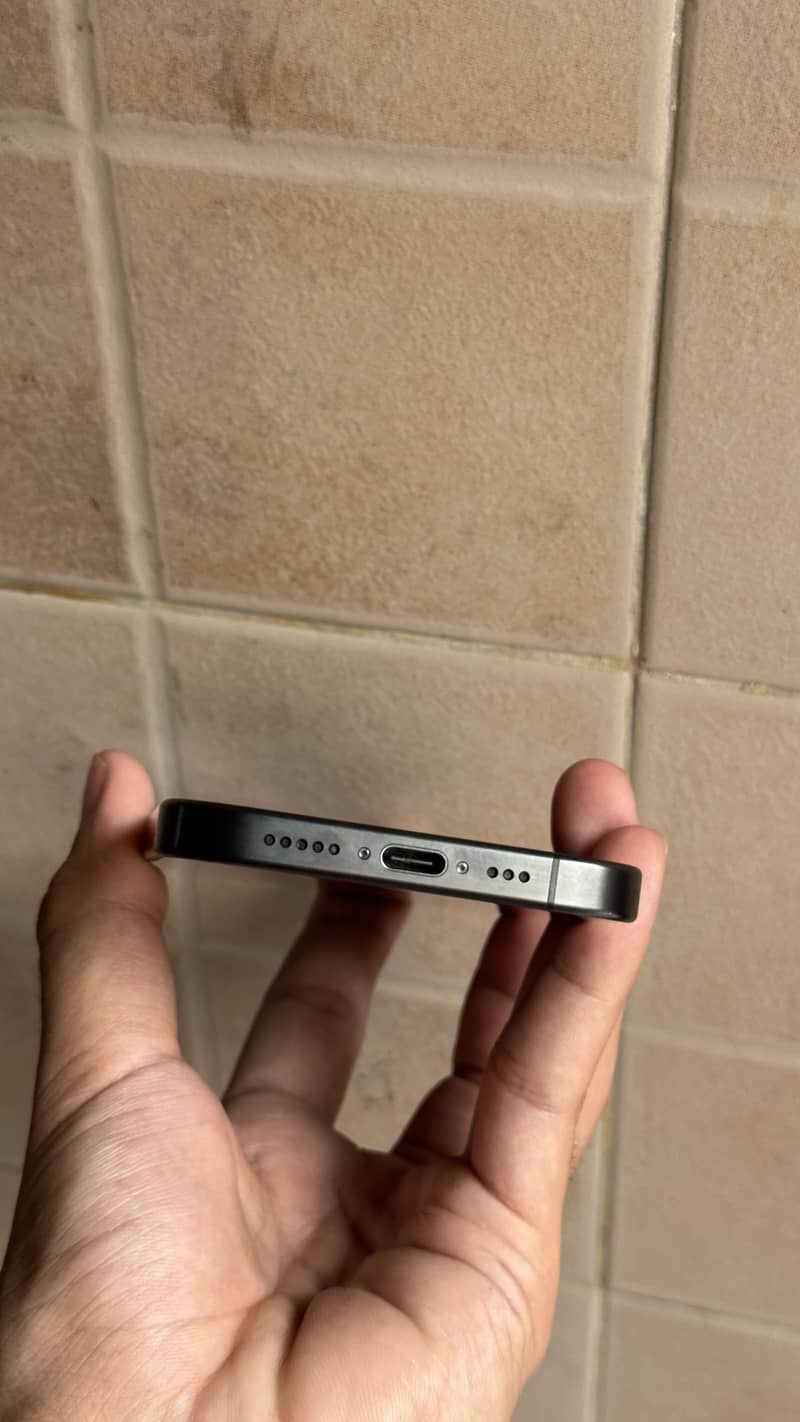 Apple iPhone 15 Pro 4