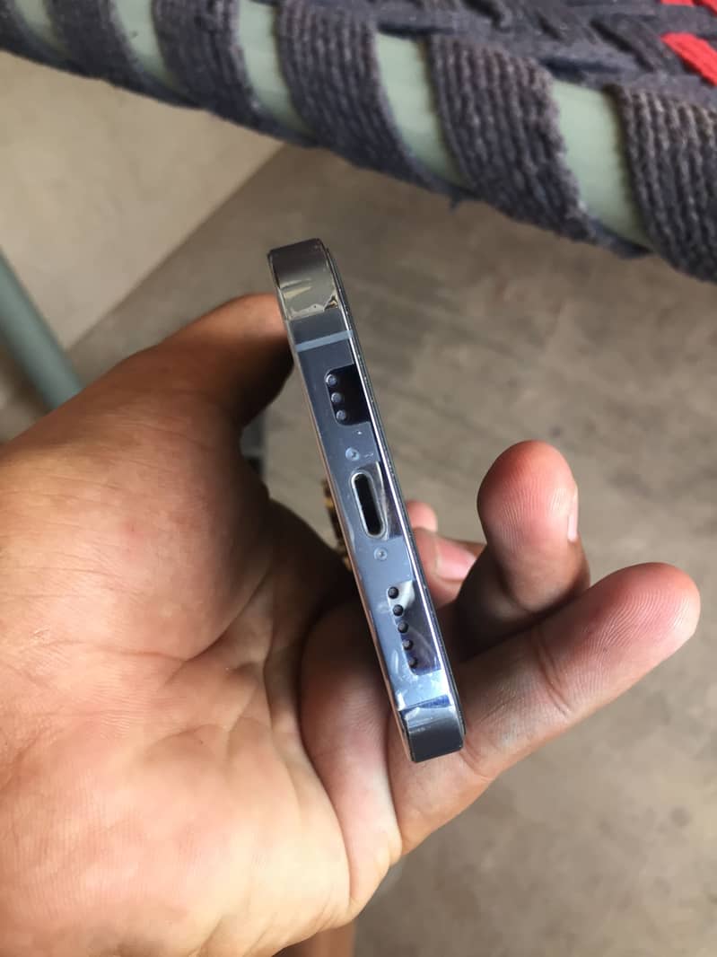 Apple iPhone 13 Pro 1