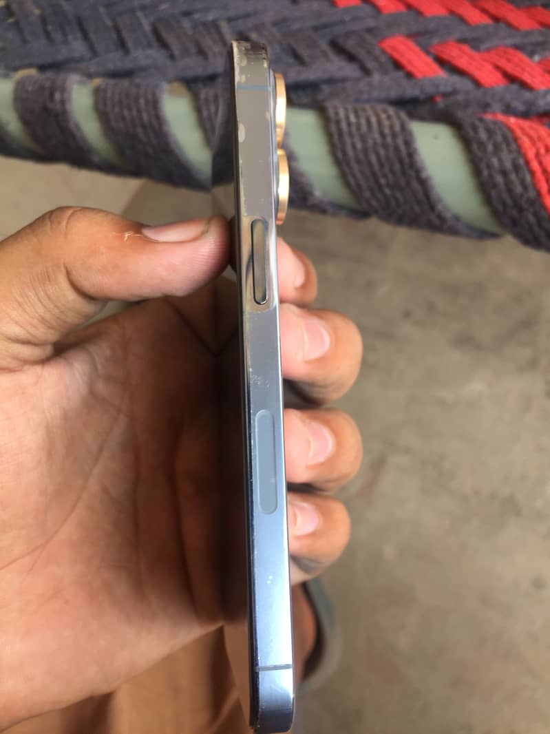 Apple iPhone 13 Pro 2