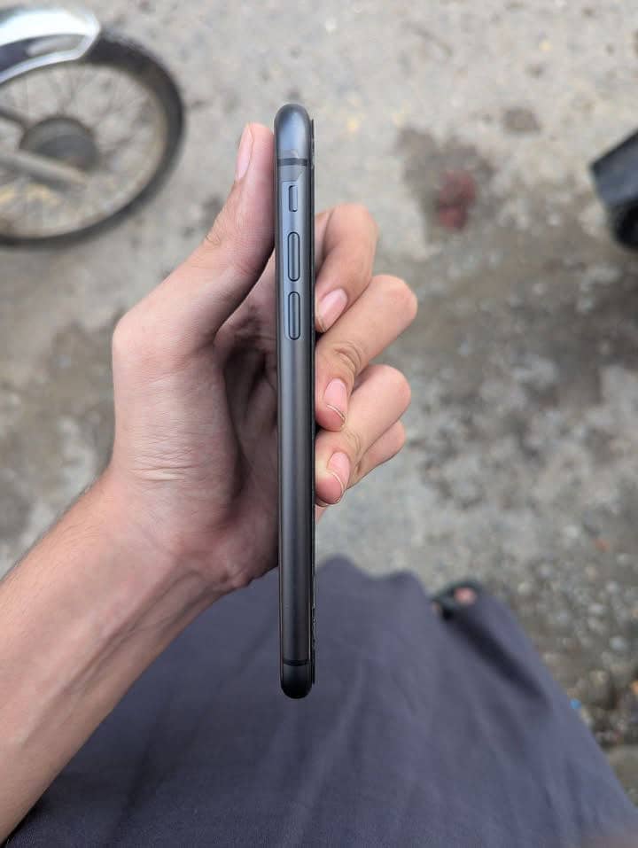 Apple iPhone 11 3