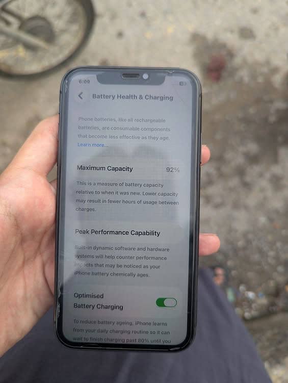 Apple iPhone 11 4
