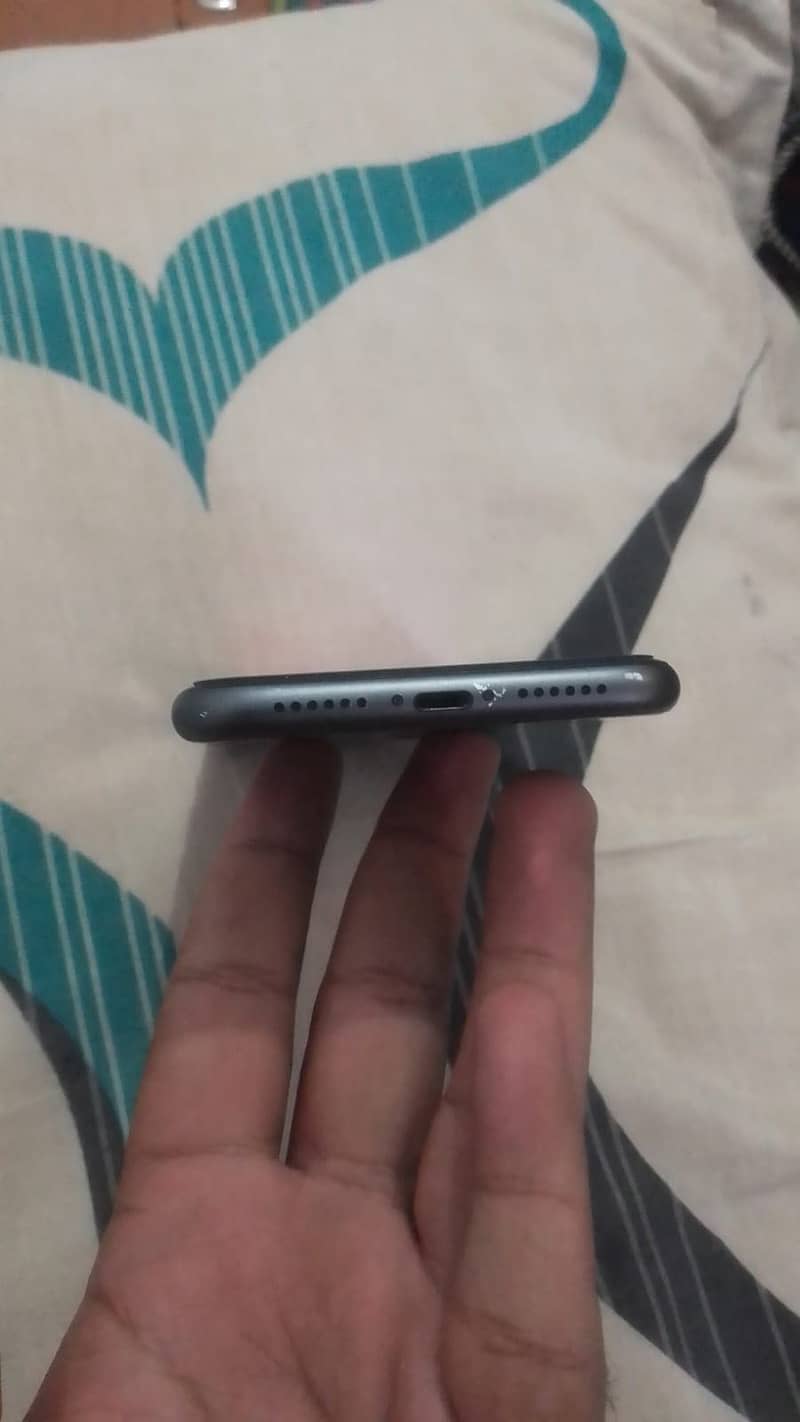Apple iPhone 11 4