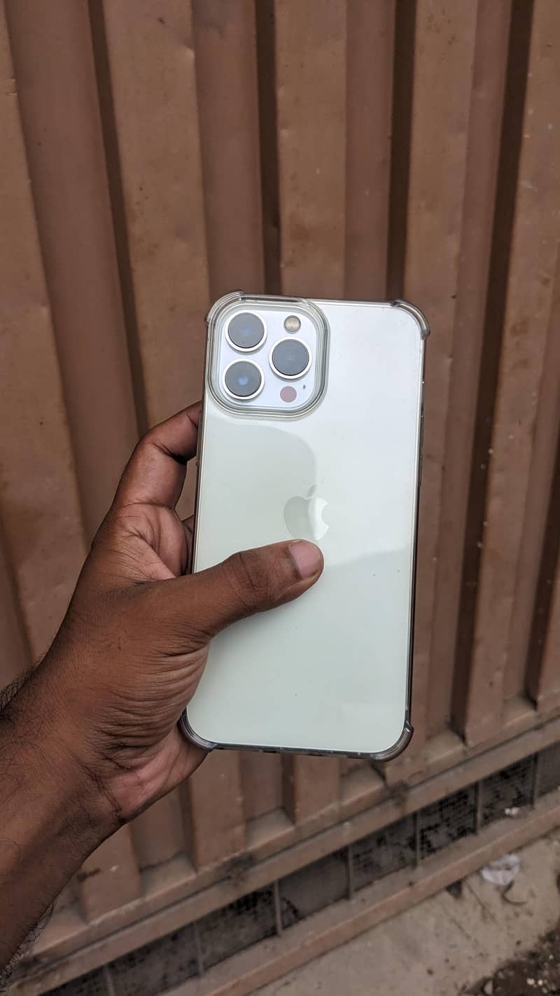 Apple iPhone 13 Pro Max 1