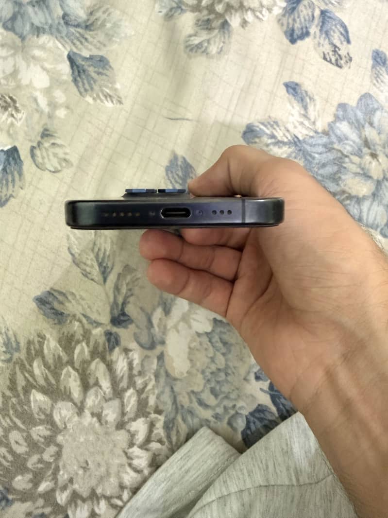 Apple iPhone 15 Pro 2