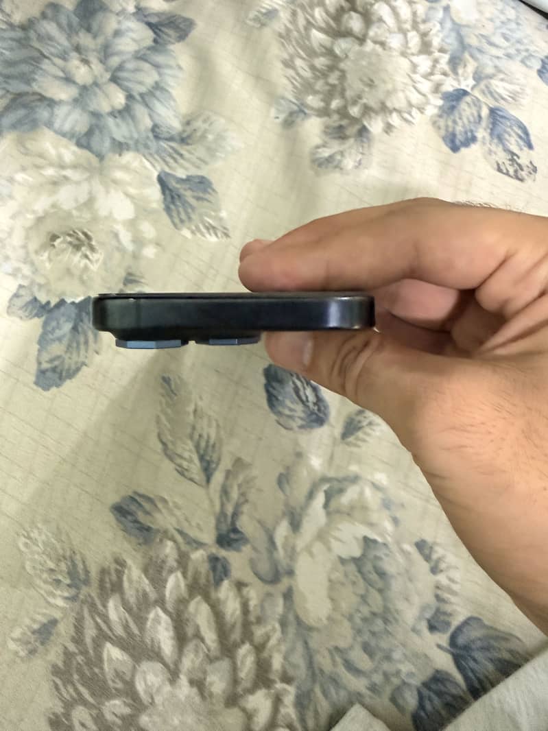 Apple iPhone 15 Pro 6