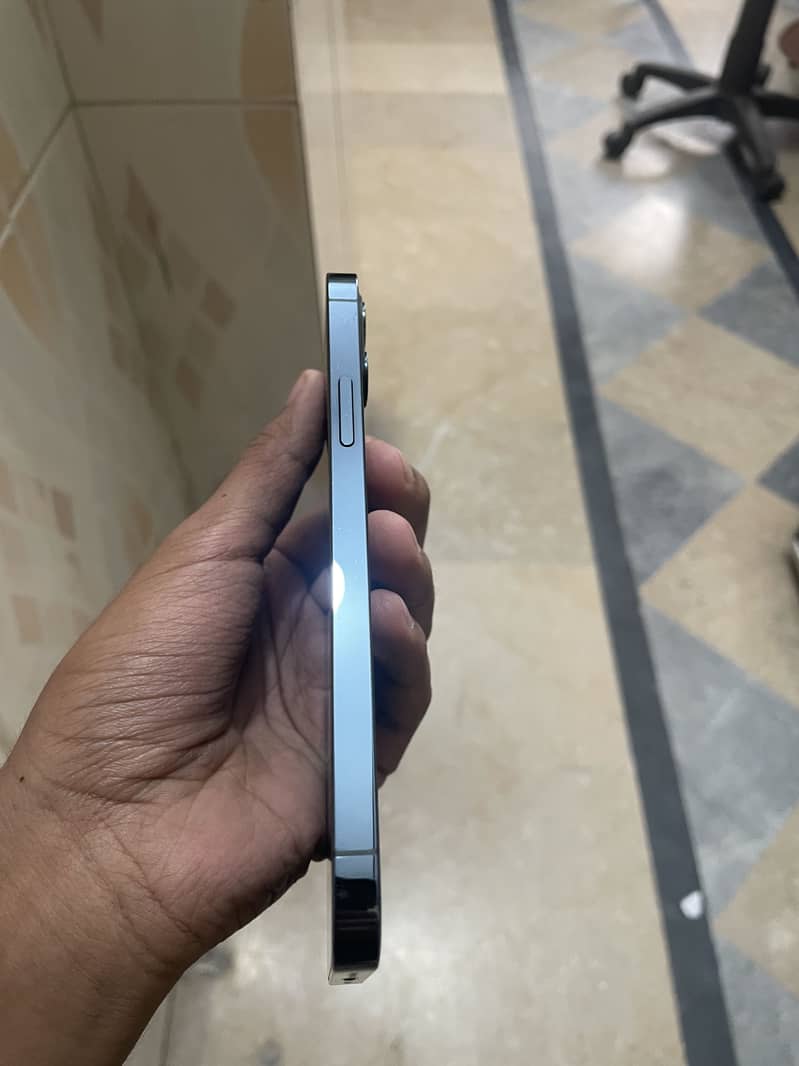 Apple iPhone 12 Pro 2