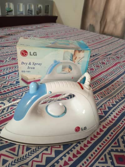 LG ED 101 Dry & Spray Iron