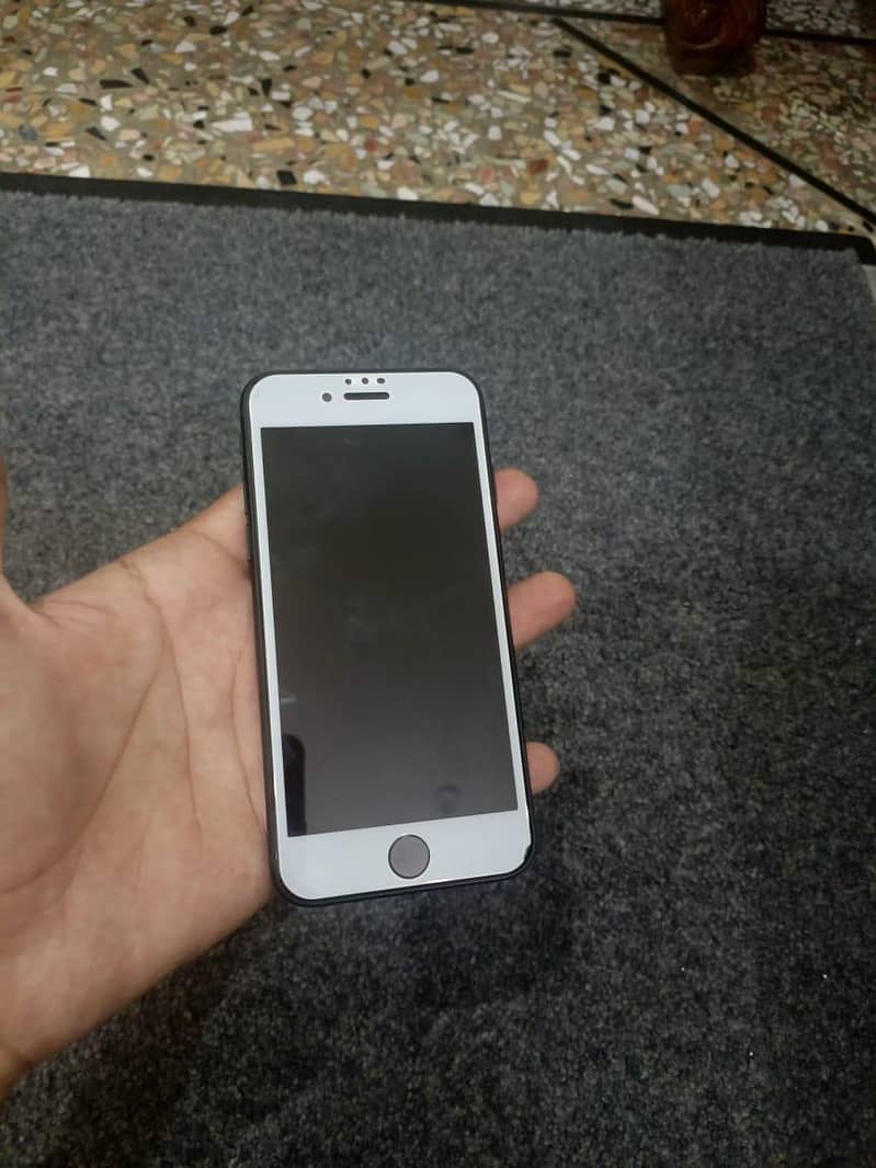 Apple iPhone SE3 4