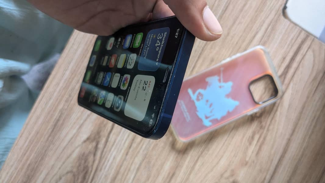Apple iPhone 12 4