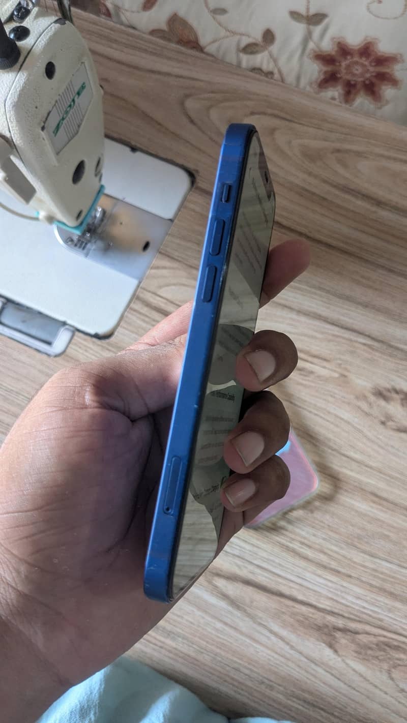 Apple iPhone 12 7