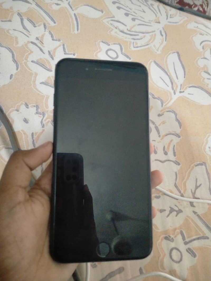 Apple iPhone 7 Plus 1