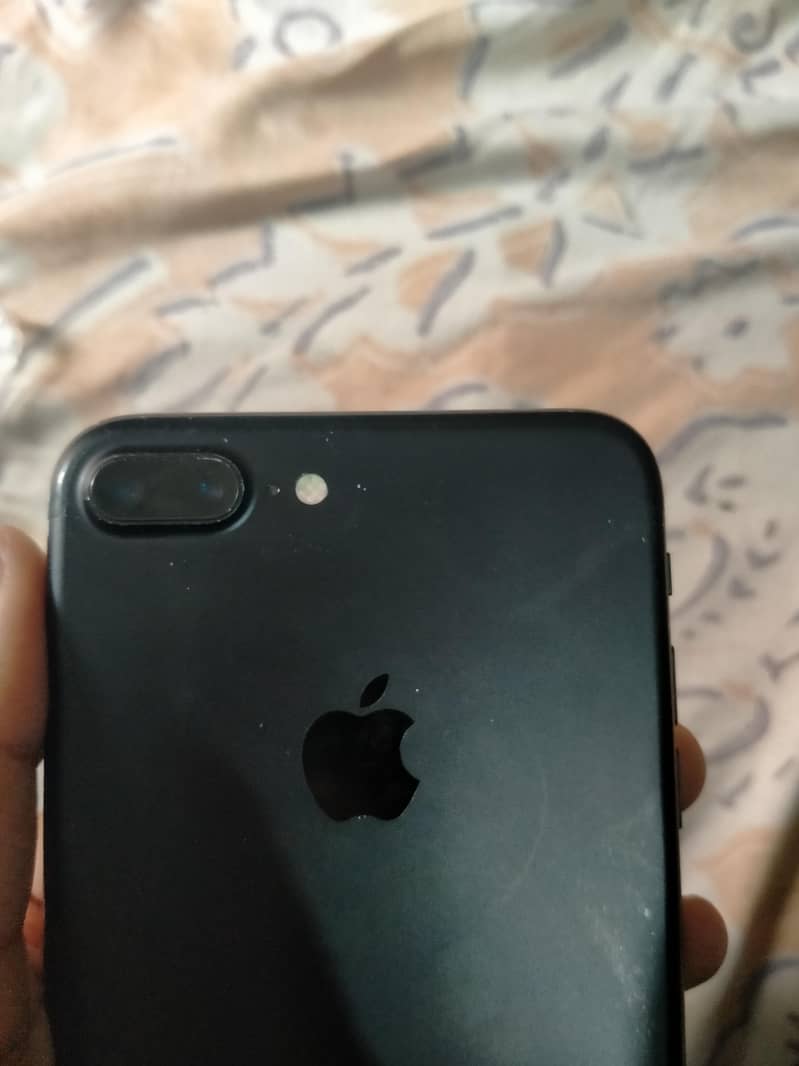 Apple iPhone 7 Plus 3