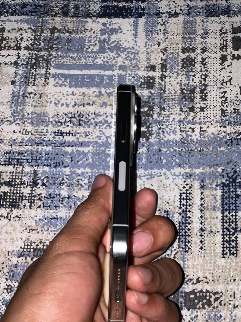 Apple iPhone 15 Pro 2