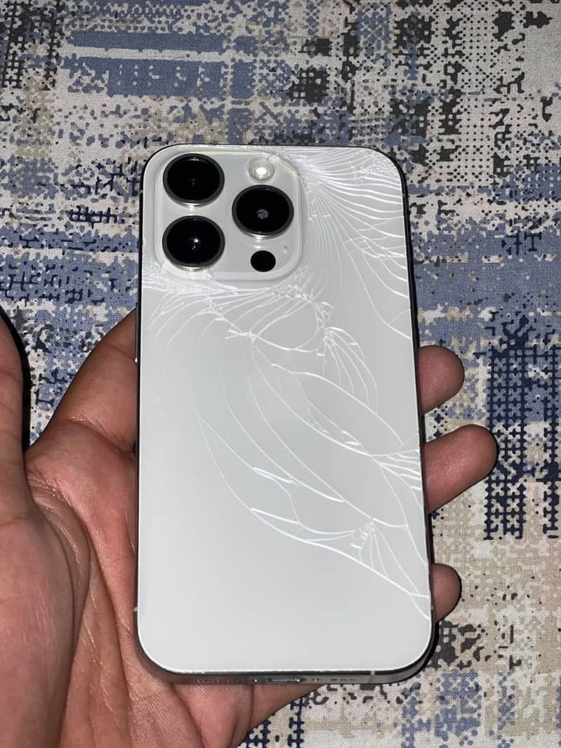 Apple iPhone 15 Pro 3