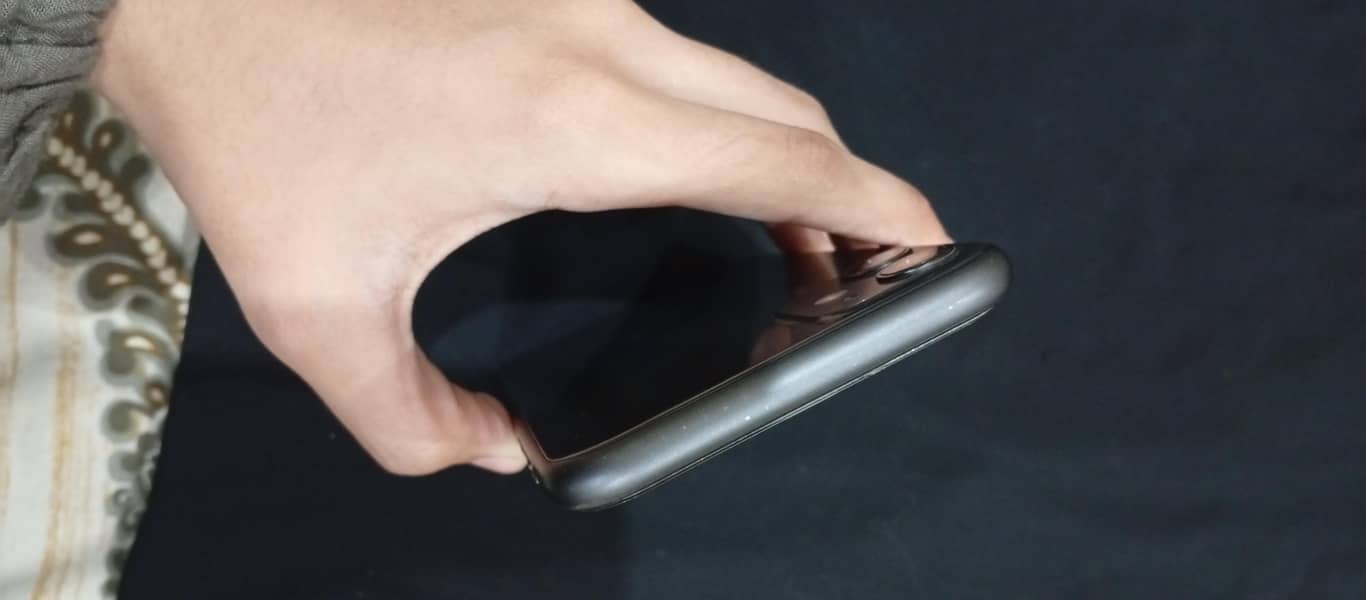Apple iPhone 11 4