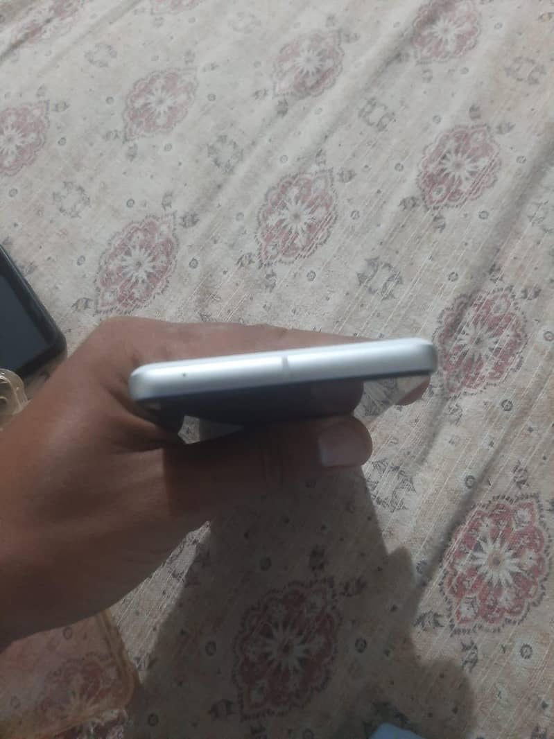 Google Pixel 7 4