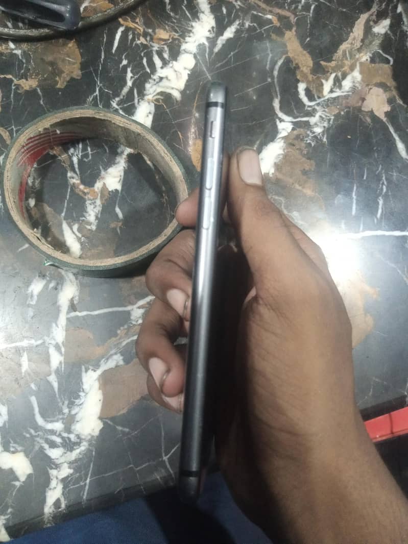 Apple iPhone 8 1