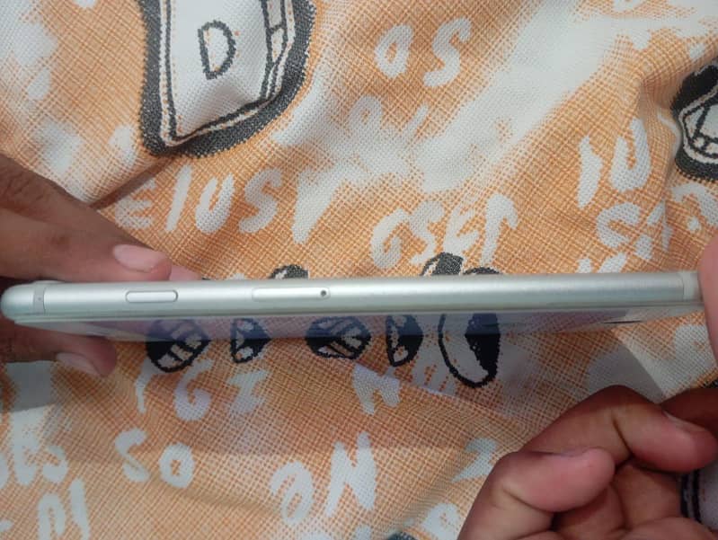 Apple iPhone 7 Plus 4