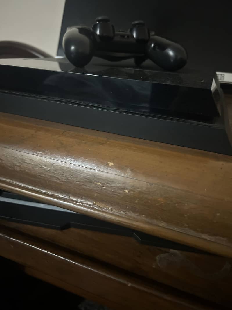 Ps4 with one controller 0