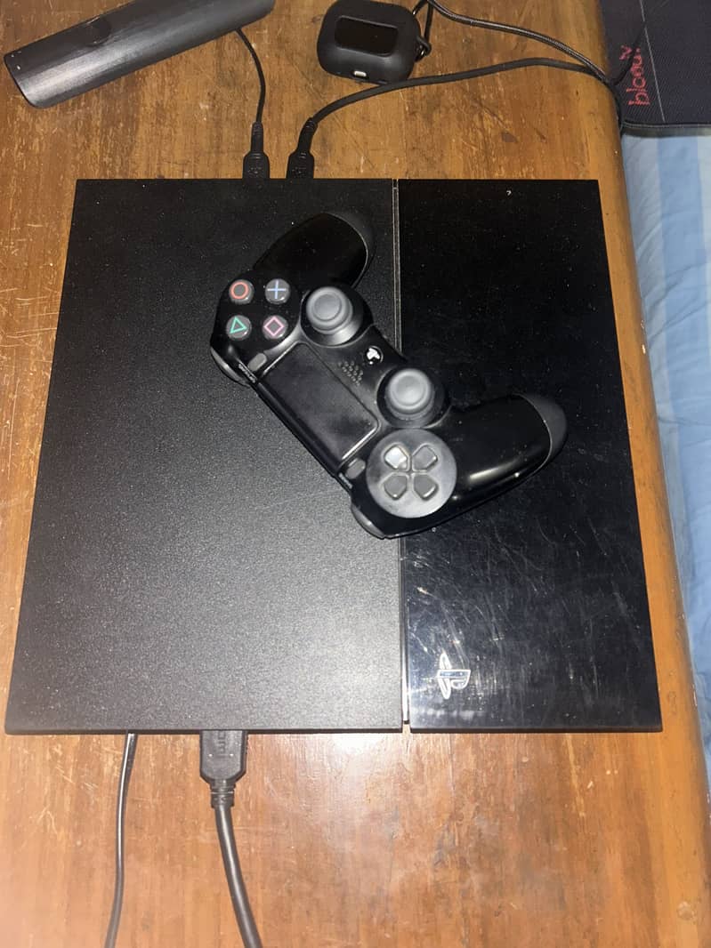 Ps4 with one controller 1