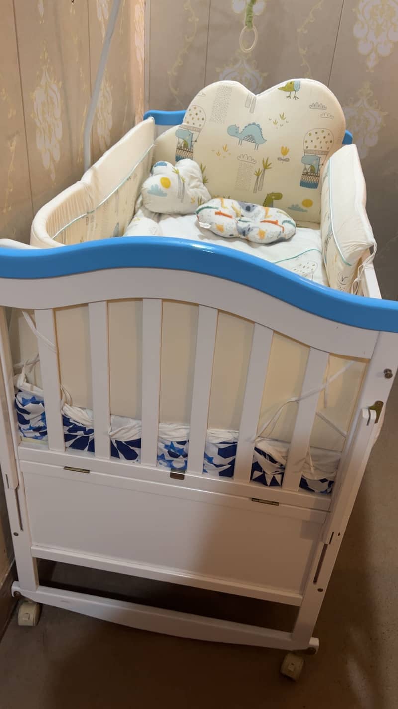 Baby cot 2
