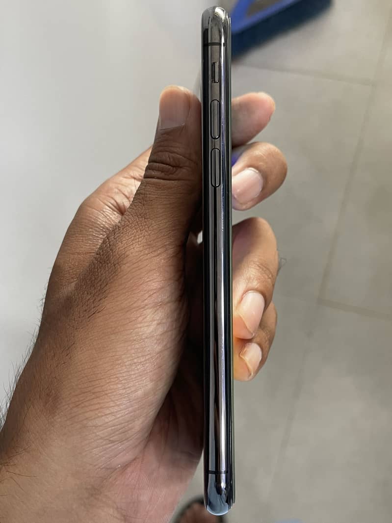 Apple iPhone X 5