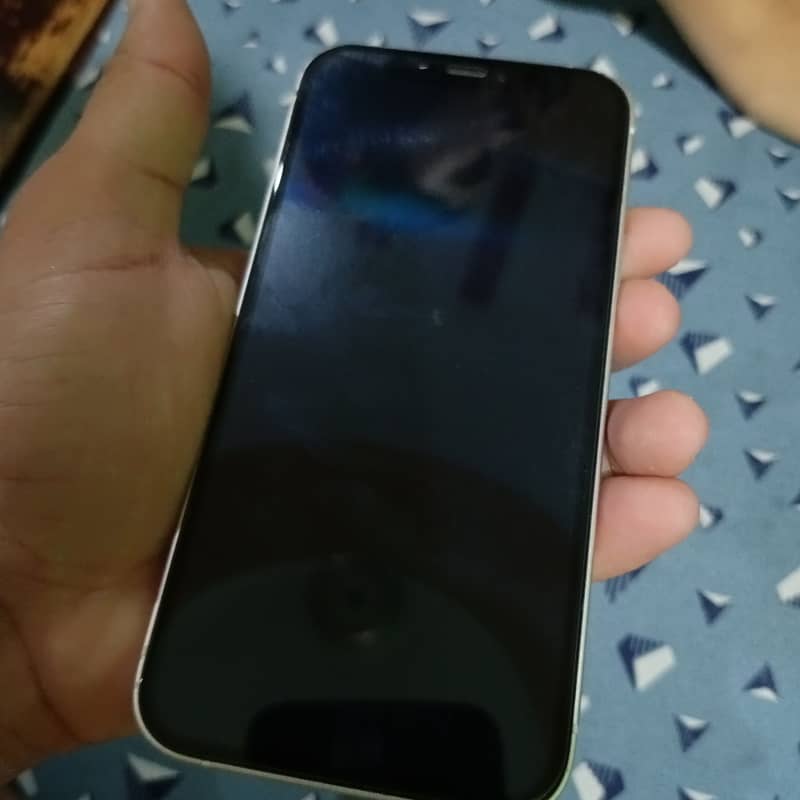 Apple iPhone 12 4