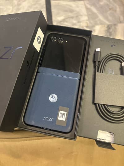 Motorola Razr 2025 model 256gb