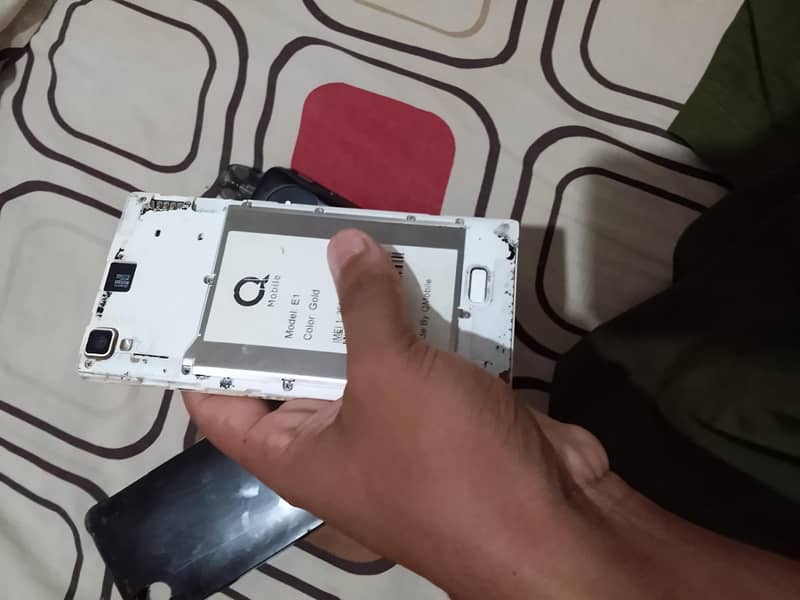 QMobile E1 2