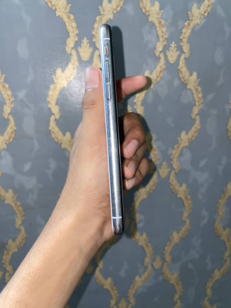 Apple iPhone X 5