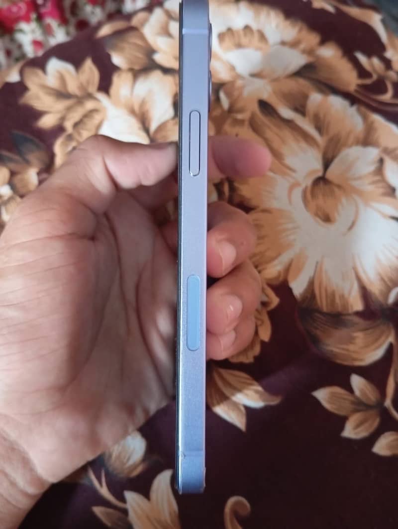 Apple iPhone 12 4