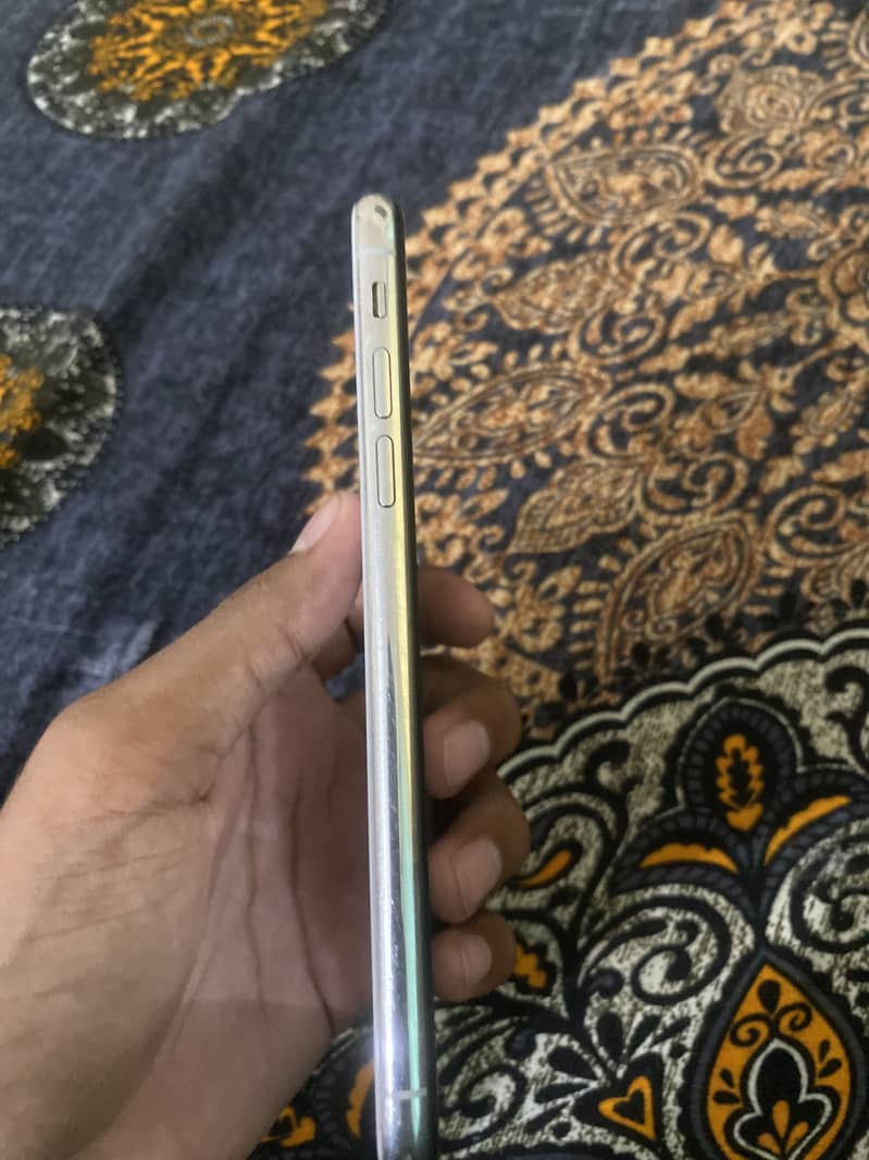 Apple iPhone X 3