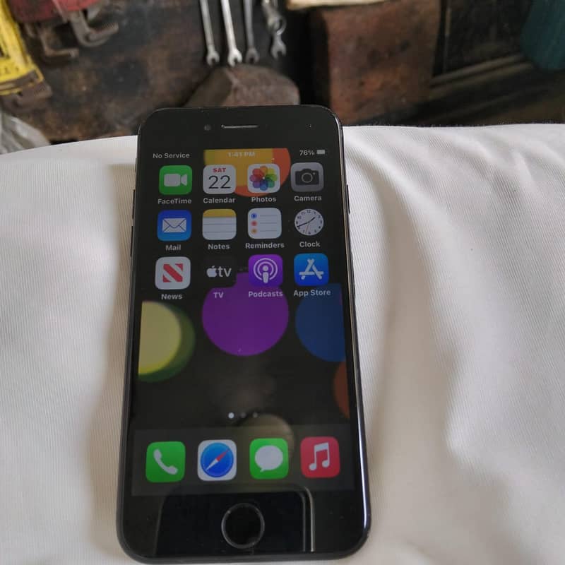 Apple iPhone 7 0