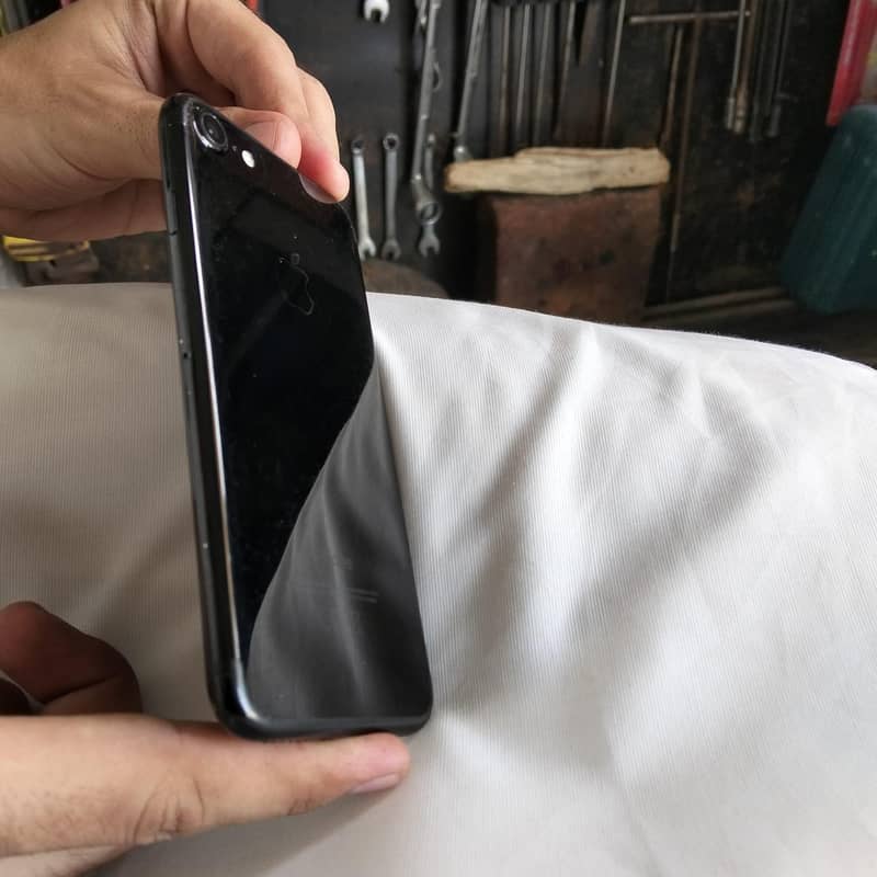 Apple iPhone 7 1