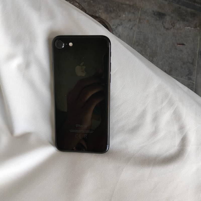 Apple iPhone 7 2