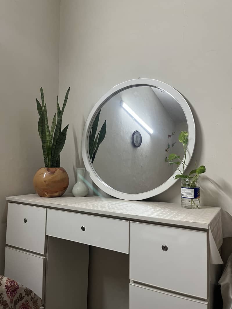 Dressing table 0
